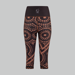 Signature Splash Capri Leggings – TYNA brown cropped gym leggings with triangle, square and circle motifs